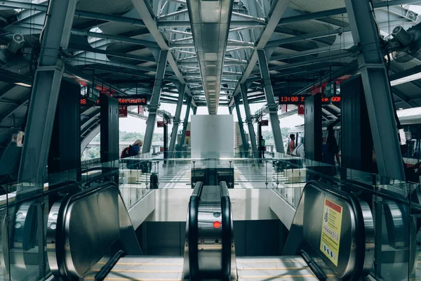 Kuala Lumpur Malaysia Agosto 2017 Piattaforma Della Stazione Ferroviaria Malese — Foto Stock