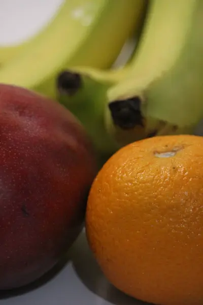 Primer Plano Vertical Diferentes Frutas Una Mesa —  Fotos de Stock