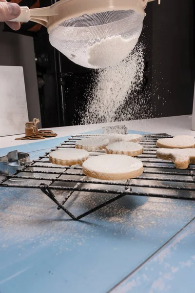 Vertical Shot Pouring Sugar Powder Cookies — Stock Photo, Image