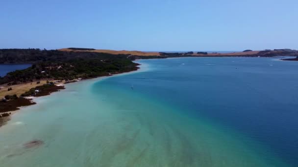 Красивый Тропический Морской Пляж Пальмами Острове Фото Дрона — стоковое видео