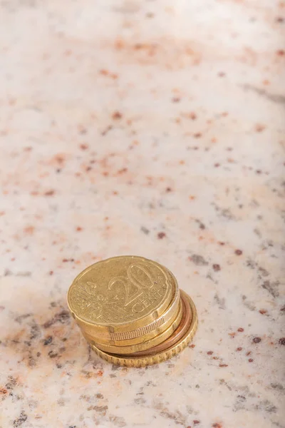 Las Monedas Oro Dinero Efectivo Pilas Aislado Sobre Fondo Blanco — Foto de Stock