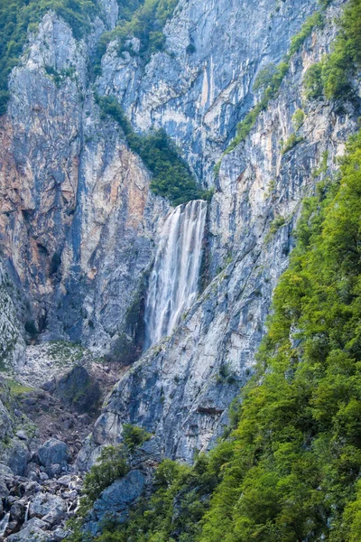 Una Toma Vertical Cascada Boka Valle Bovec Eslovenia — Foto de Stock