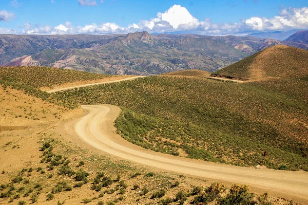 Uma Bela Paisagem Com Uma Estrada Boliviana Cordilheira Dos Andes — Fotografia de Stock