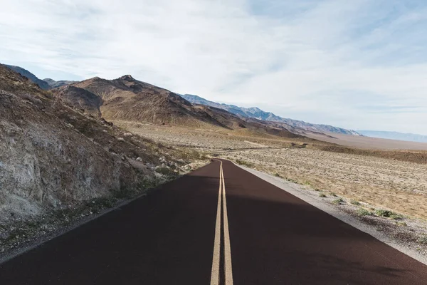 Egy Közeli Felvétel Egy Trona Wildrose Útról Death Valley Kaliforniába — Stock Fotó