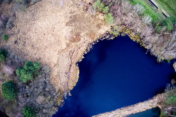 Vzdušný Pohled Malebné Modré Jezero Vřesovišti — Stock fotografie