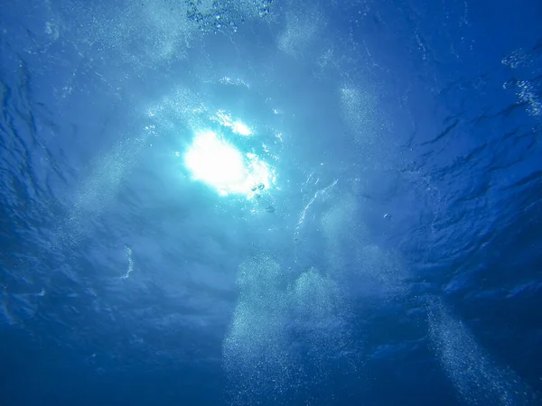 Прекрасний Підводний Вид Сонця Проходить Крізь Воду — стокове фото
