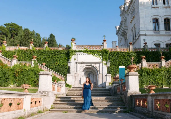 Young Female Visiting Famous Miramare Castle Trieste — Stock Photo, Image