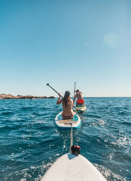 Gruppo Persone Pagaia Con Sup Paddleboard Una Giornata Calda Nel — Foto Stock