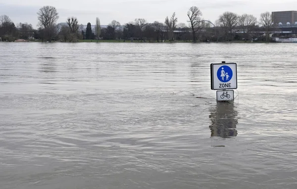 Sebuah Zona Pejalan Kaki Banjir Cologne Jerman — Stok Foto