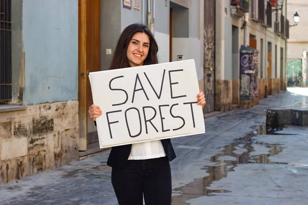 Foco Superficial Uma Ativista Ambiental Feminina Segurando Cartaz Forest Livre — Fotografia de Stock