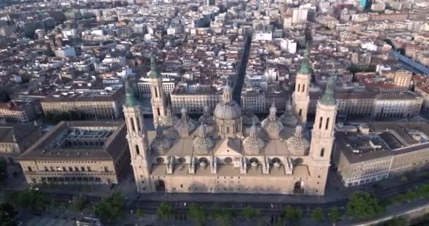 Spanya Daki Sevilla Katedralinin Daki Binalarla Çevrili Havadan Görüntüsü — Stok video