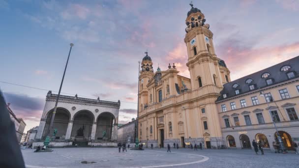 Odeonsplatz Hisnande Solnedgång München Tiden Förfaller Visar Många Människor Och — Stockvideo