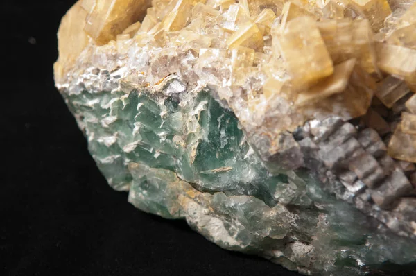 Närbild Bild Bild Celestine Mineral Isolerad Svart Bakgrund — Stockfoto