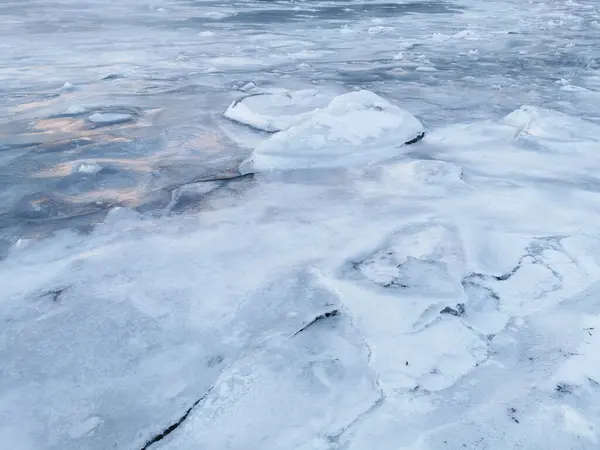 Wysokie Ujęcie Zamarzniętego Jeziora Arktyce Norwegia Uchwycona Ciągu Dnia — Zdjęcie stockowe