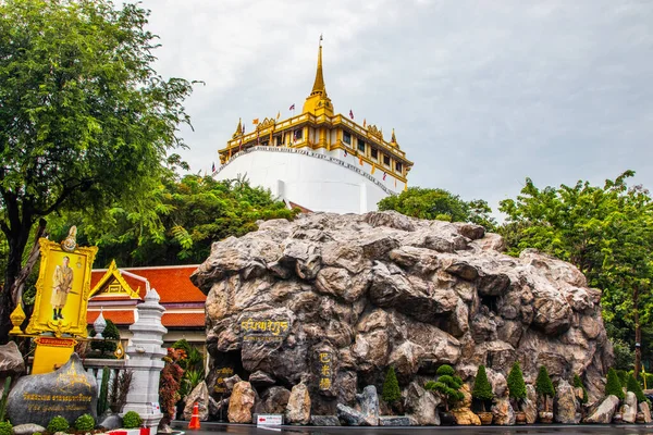 Ένα Χαμηλό Πλάνο Του Ναού Wat Saket Στην Μπανγκόκ — Φωτογραφία Αρχείου