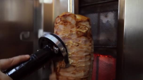 ナイフカットドナー肉のクローズアップショット — ストック動画
