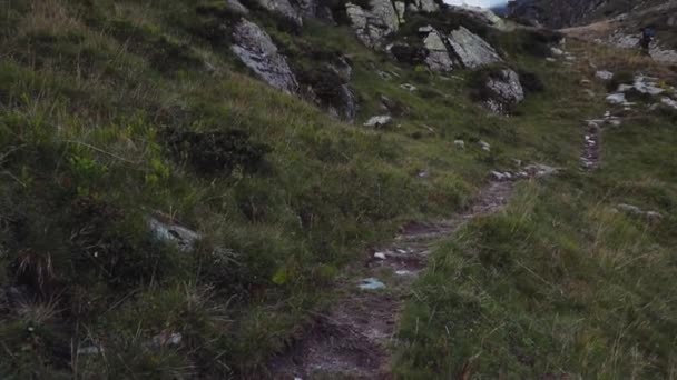 Die Schöne Naturlandschaft Mit Berggipfeln — Stockvideo