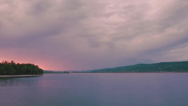 Arkasında Bir Göl Olan Güzel Bir Manzara — Stok video