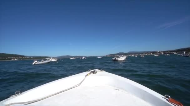 Θέα Της Βάρκας Στη Θάλασσα — Αρχείο Βίντεο