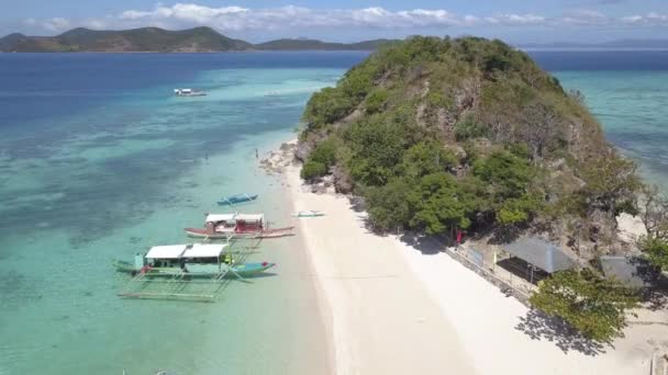 Повітряний Вид Мальдіви Білий Піщаний Пляж Сонячному Тропічному Райському Острові — стокове відео