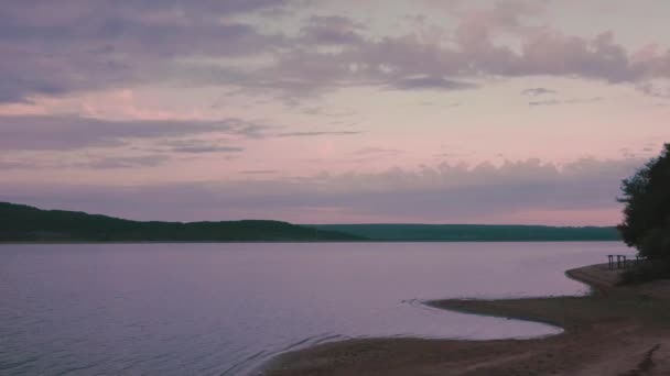 Prachtige Zonsondergang Boven Het Meer — Stockvideo