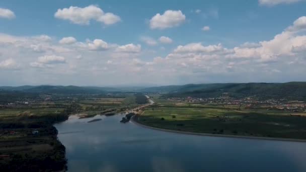 夏の川の空中風景 — ストック動画