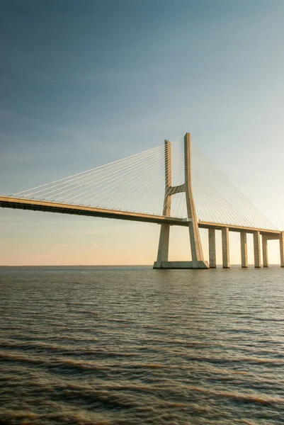 Egy Függőleges Felvétel Vasco Gama Hídról Tagus Folyó Felett Lisszabonban — Stock Fotó