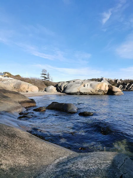 Vertikal Bild Havsstrand Med Stora Stenar Ula Norge — Stockfoto