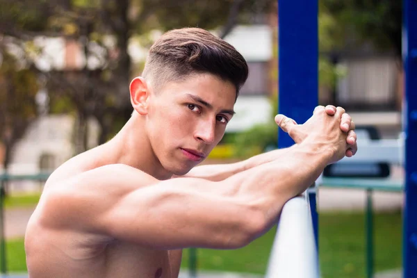 Hot Young Muscular Man Working Out Playground — Stock Photo, Image