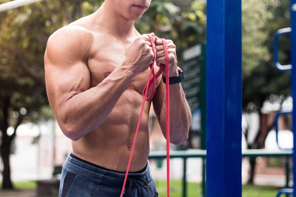 Jovem Musculoso Quente Trabalhando Fora Usando Uma Corda Salto — Fotografia de Stock