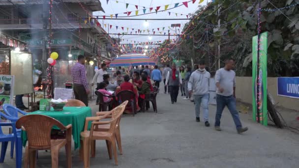 Sauraha Nepal Şubat 2021 Geleneksel Dans Yiyeceklerin Yer Aldığı Bir — Stok video