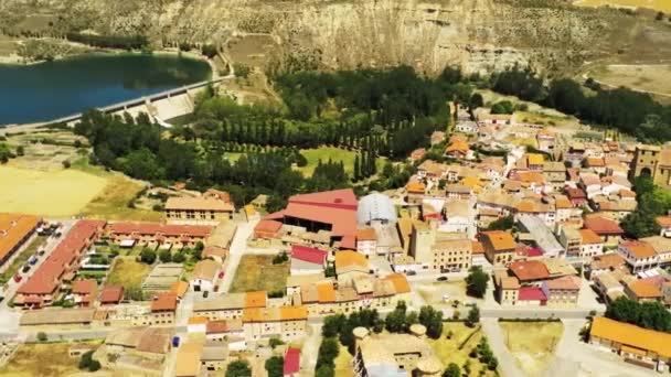 Luftaufnahme Von Gebäuden Und Landschaften Einem Ländlichen Dorf — Stockvideo