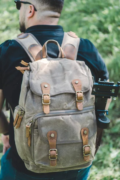 Ein Flacher Fokus Eines Erwachsenen Männchens Mit Einem Modernen Braunen — Stockfoto