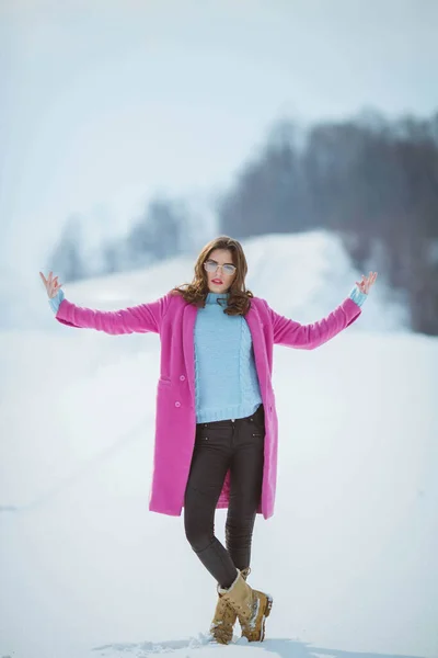 Vertical Shot Stylish Female Wearing Pink Coat Posing Wintertime Forest — стоковое фото