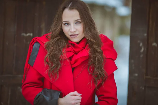 Attractive Confident Bosnian Female Posing Camera Old Wooden Doors — Stock Photo, Image