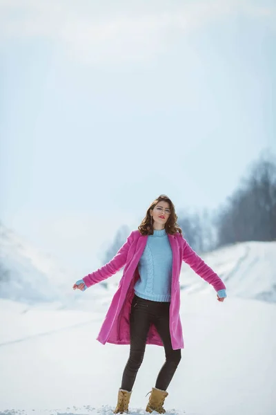 Vertical Shot Stylish Female Pink Coat Posing Wintertime Park — стоковое фото