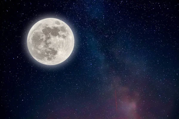 Tiro Ângulo Baixo Lua Brilhante Brilhando Colorido Estrelado Perto — Fotografia de Stock