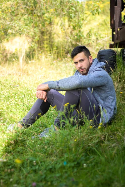 Handsome Sporty Man Sitting Relaxing Nature — ストック写真