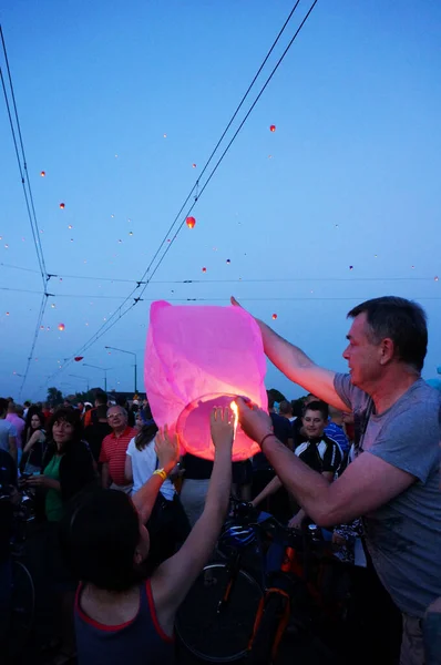 Poznan Poland Jun 2013 People Preparing Sky Lantern Kupala Night — Stock Photo, Image