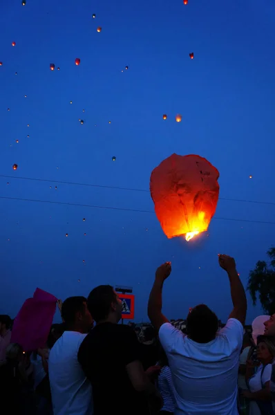 Poznan Poland Jun 2013 People Preparing Sky Lantern Kupala Night — Stock Photo, Image