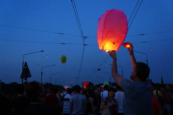 Poznan Poland Jun 2013 People Preparing Sky Lantern Kupala Night — Stock Photo, Image