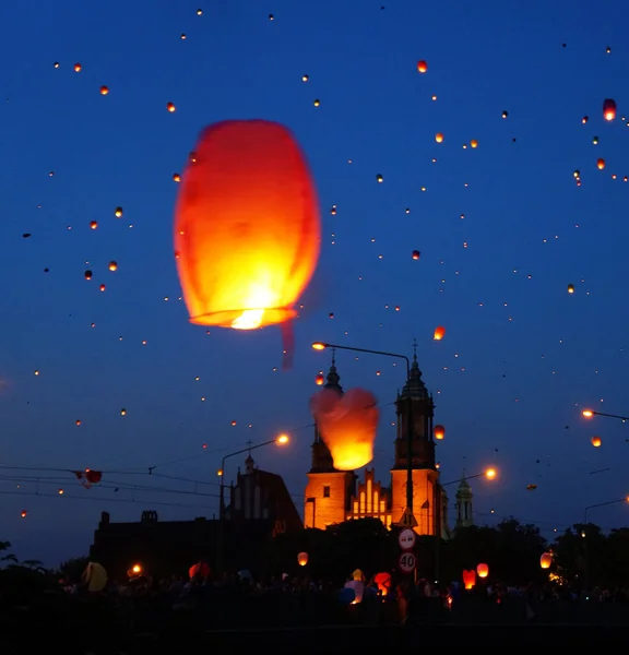 Poznan Poland Jun 2013 People Sky Lanterns Kupala Night City — Stock Photo, Image