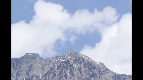 Dağları Bulutları Olan Güzel Bir Manzara — Stok video