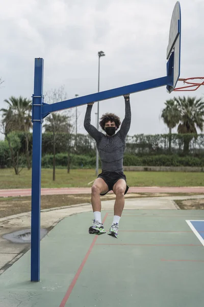 Vertical Shot Young Handsome European Guy Wearing Sanitary Mask Training — ストック写真