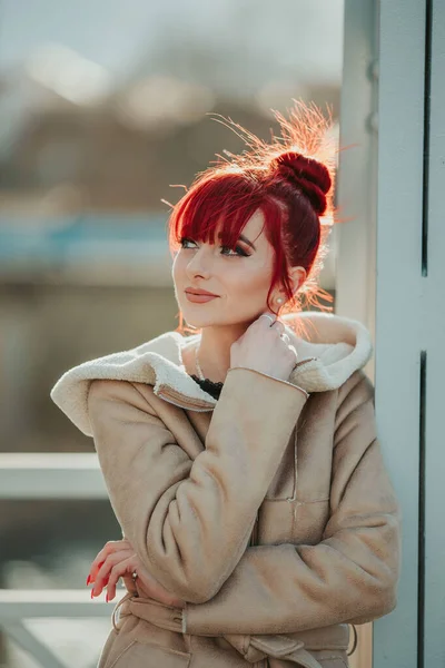 Portrait Young Red Haired Girl Bangs Leaned Metal Pillar Looking — Stock Photo, Image