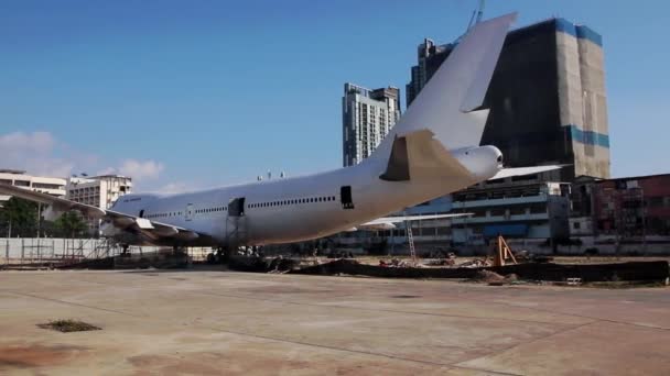 Old Discarded Airplane Jumbo Jet Used Restaurant Bar Event Landmark — Stock Video