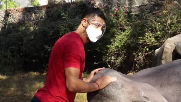 Young Mexican Man Wearing White Mask Transparent Glasses Pushing Big — Stockvideo