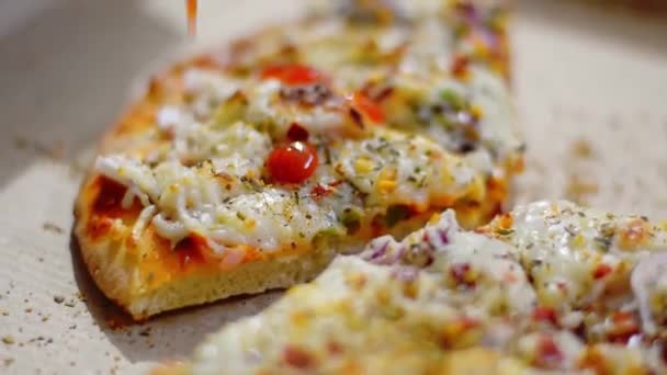 チーズとトマトソースのピザ — ストック動画