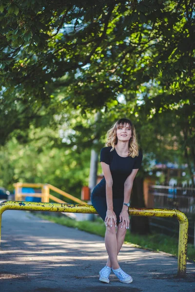 Een Verticaal Schot Van Een Kaukasische Mooie Vrouw Met Een — Stockfoto