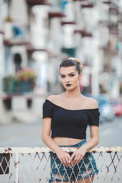 Vertical Shot Caucasian Sexy Woman Black Lipstick Leaning Fence — Stock Photo, Image